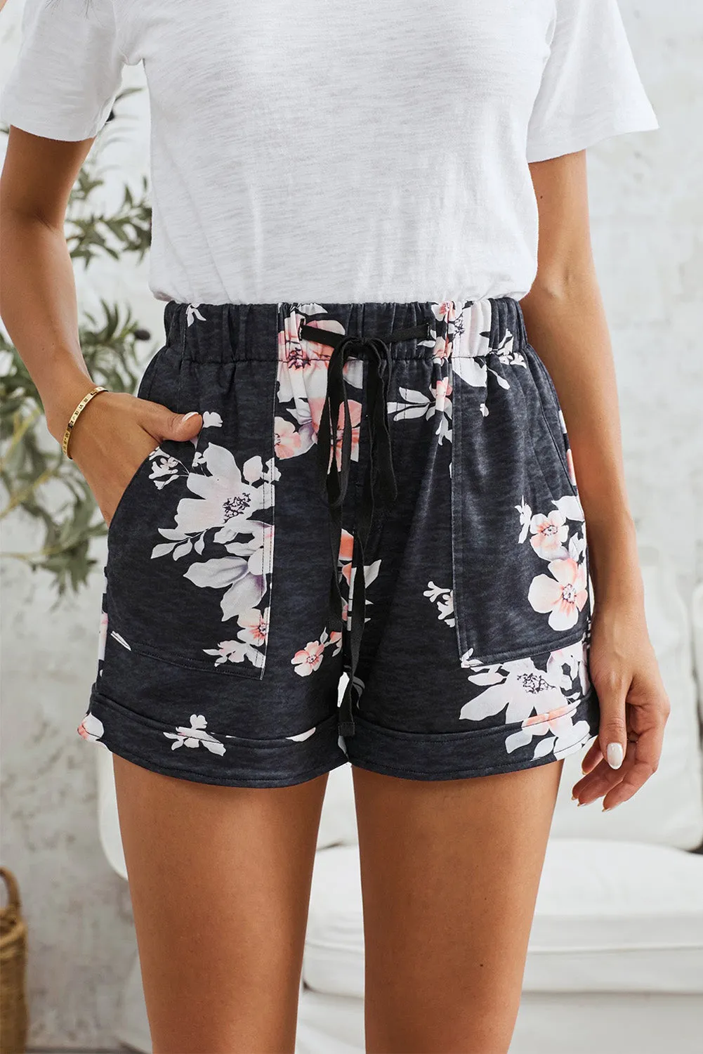 Black Drawstring Floral Print Pocketed Shorts