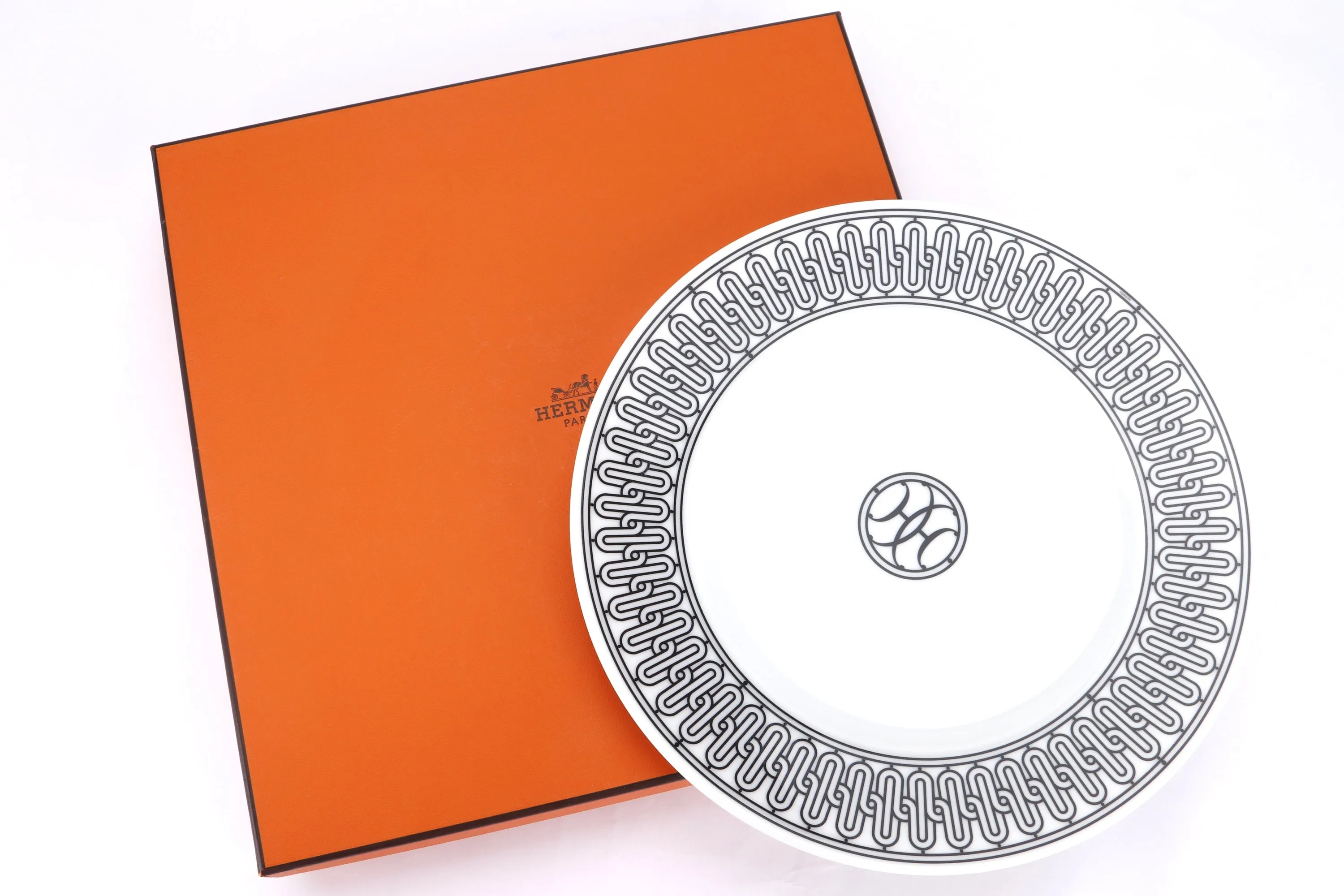 HERMES H DECO WHITE BLACK PORCELAIN PLATE, DIA 22.5CM, WITH BOX