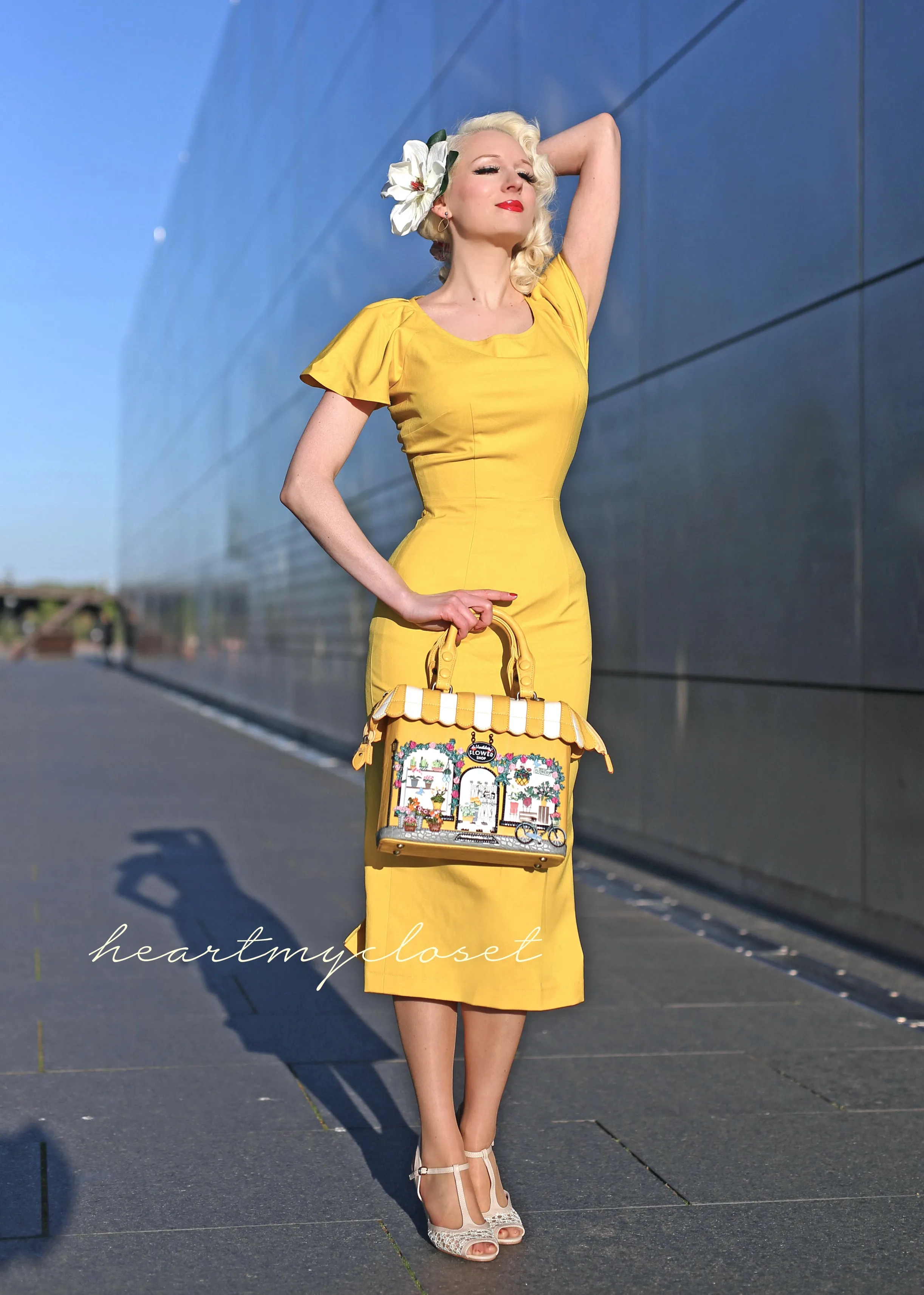 Kate Middleton bright yellow - pencil dress with short sleeves