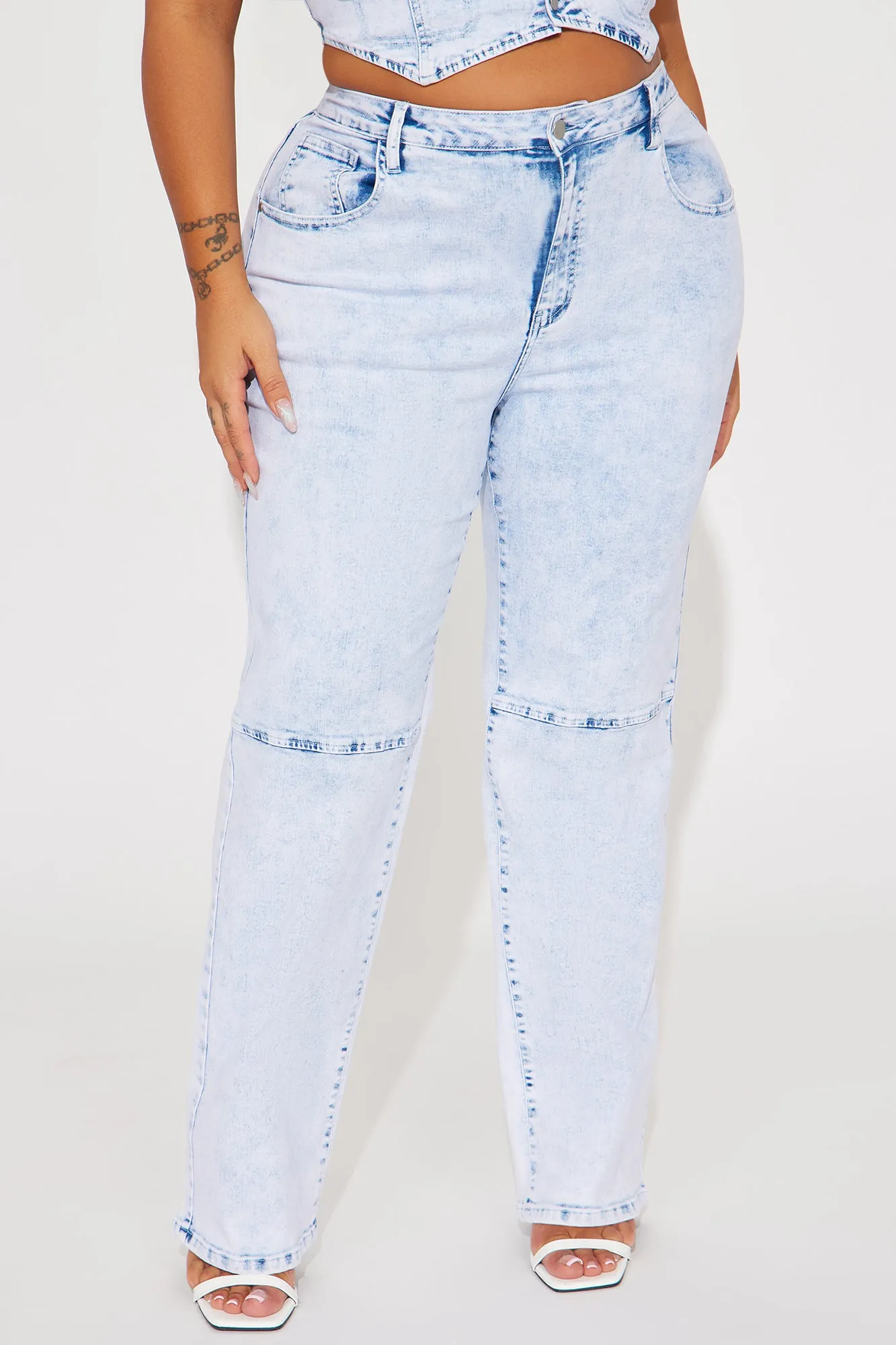 Put You In Your Place Stretch Straight Leg Jeans - Light Wash